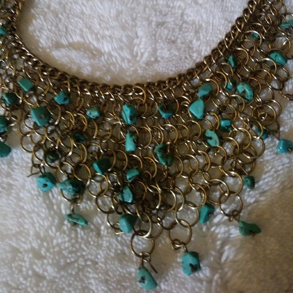 Beautiful Gold Tone Necklace w/ Turquoise Nuggets - Picture 3 of 5